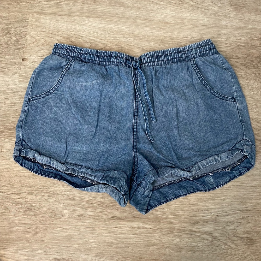 Universal Thread Shorts
